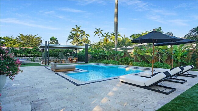 Building Photo - 1201 NE 85th St