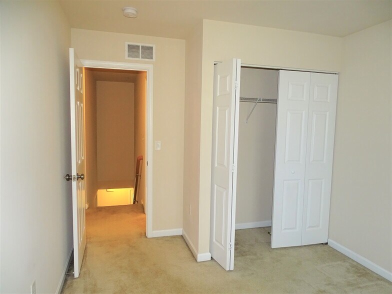 Building Photo - 1296 Overlook Rd