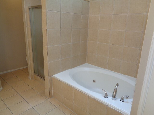 Building Photo - 16318 Leamington Ln