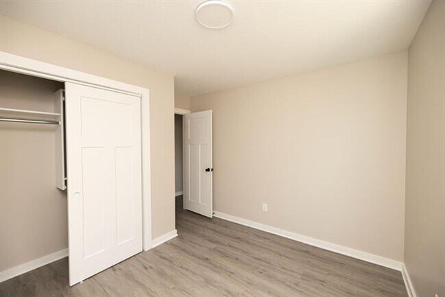 Building Photo - 5048-5050 S. Sycamore Ct.