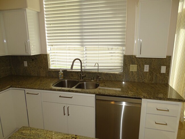 Building Photo - 5 BED Summerlin home w/ 1ST FLOOR BED AND 3/4 BATH