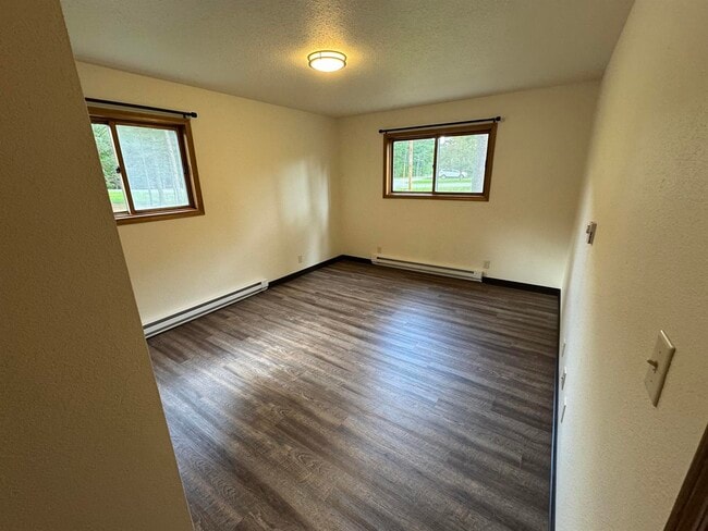 Building Photo - 302 Balsam St