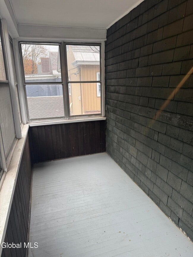 Building Photo - 822 Hampton Ave