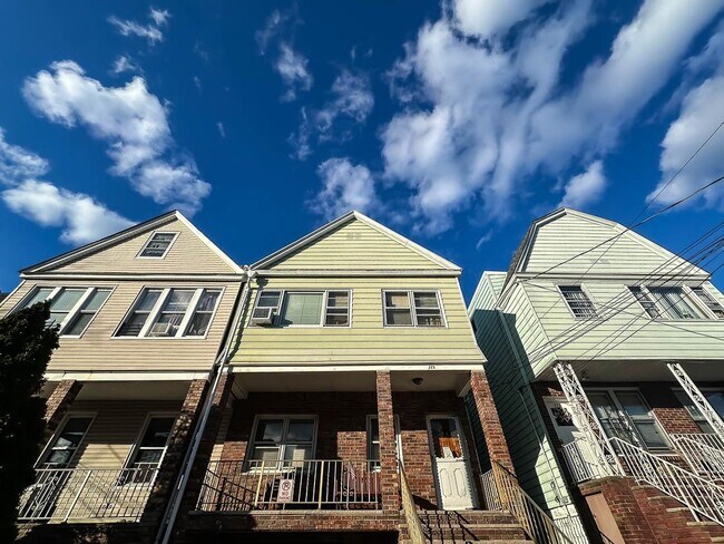 Primary Photo - 175 W 24th St