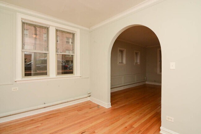 Building Photo - 543 W Surf