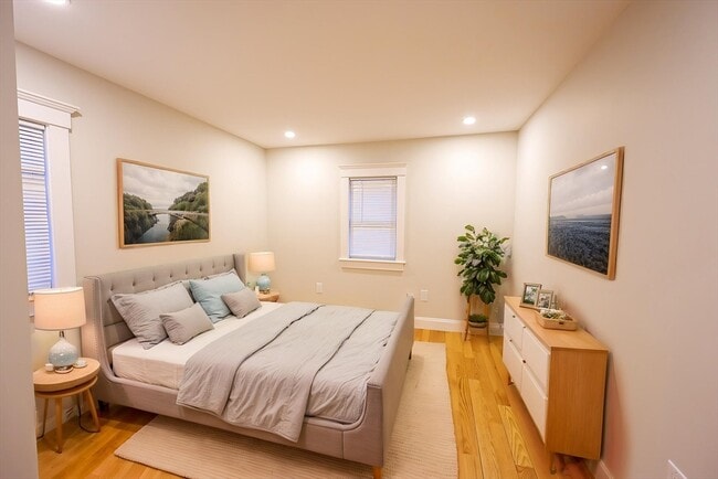 Building Photo - 85 Oak St