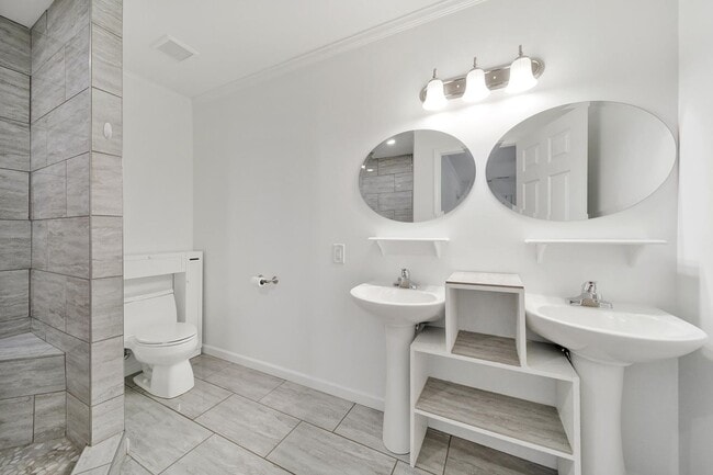 Building Photo - Wonderful Three Bed Two Bath Home in Stanf...