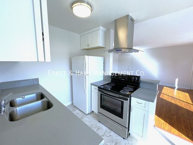 Building Photo - 3211 E Wilton St