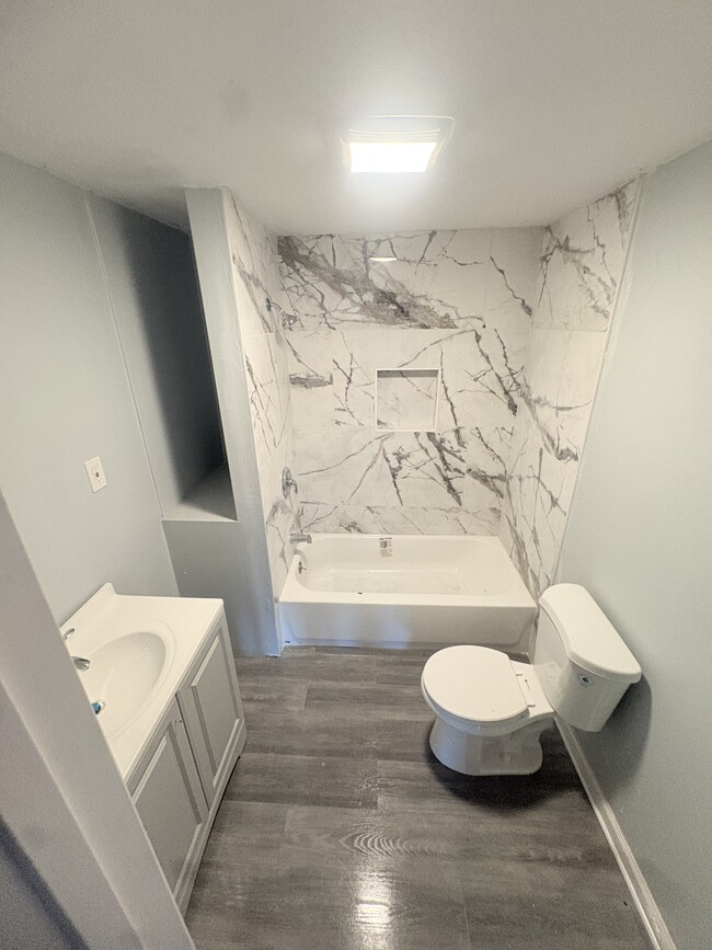 Building Photo - 601 10th Ave