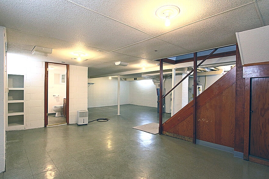 Large Clean Basement - 1808 34th St