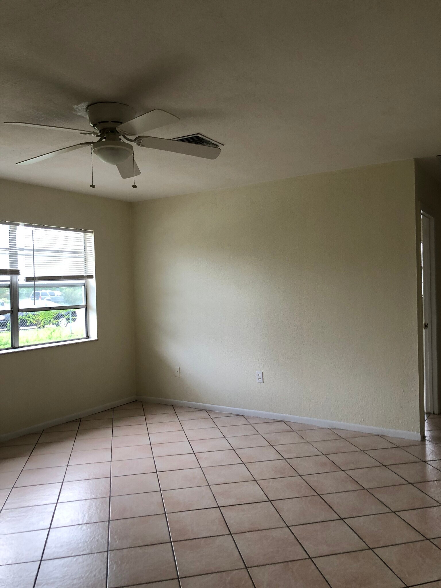 Building Photo - 1536 Barbarie Ln