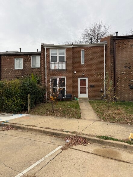 Primary Photo - 238 Stevenson Sq