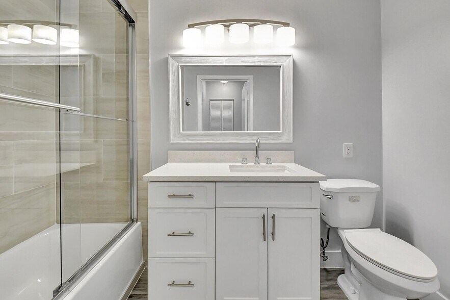 Building Photo - 815 W Boynton Beach Blvd