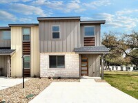 Building Photo - Sophisticated 3/BR 2.5/BS Home in Point Ve...