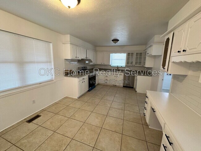 Building Photo - 1428 SW 72nd St