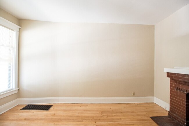 Building Photo - 2724-2726 N Murray Duplex