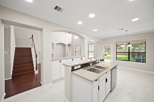 Building Photo - 714 Coggins Point Way