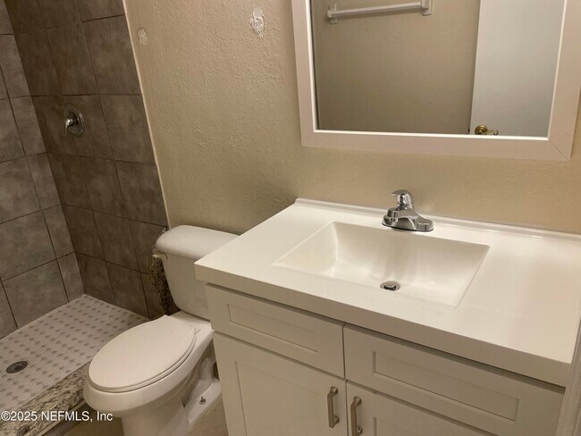 Building Photo - 85 Debarry Ave