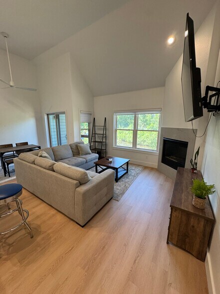 Building Photo - 655 Gold Rivers Ct