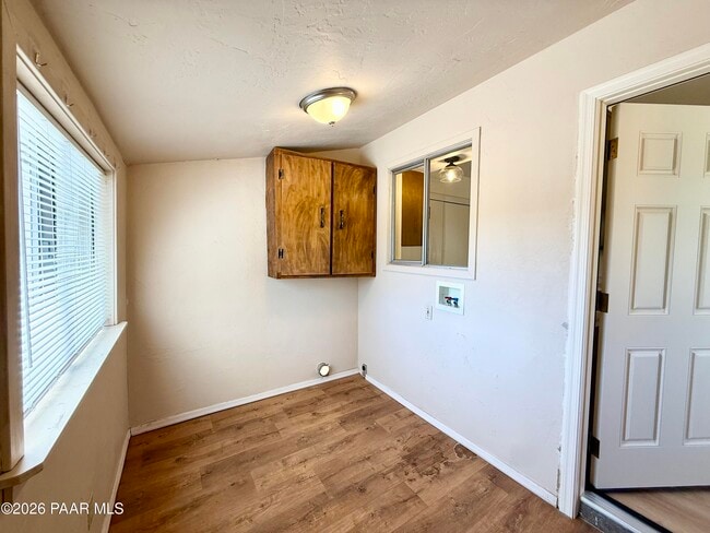 Building Photo - 2859 Meadow Ln