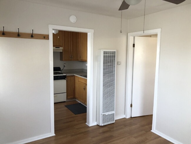 Building Photo - $2,095 / 1br - 400 sqft - 1 Bed 1 Bath Cot...
