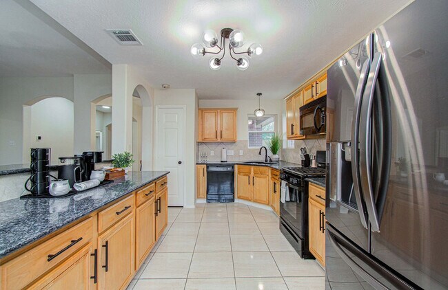 Building Photo - 7211 Crescent Mills Dr