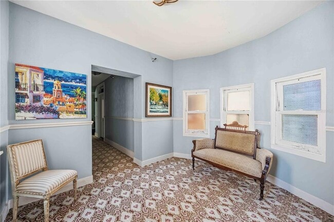 Building Photo - 1221 N Palm Ave