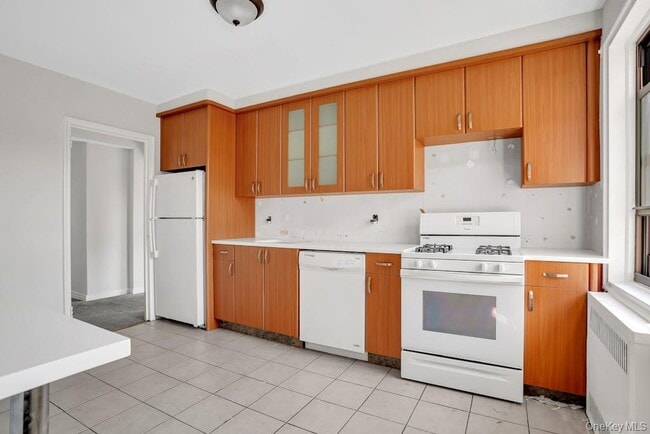 Building Photo - 73 Hilbert St