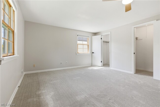 Building Photo - 2056 Laurel Hill Dr