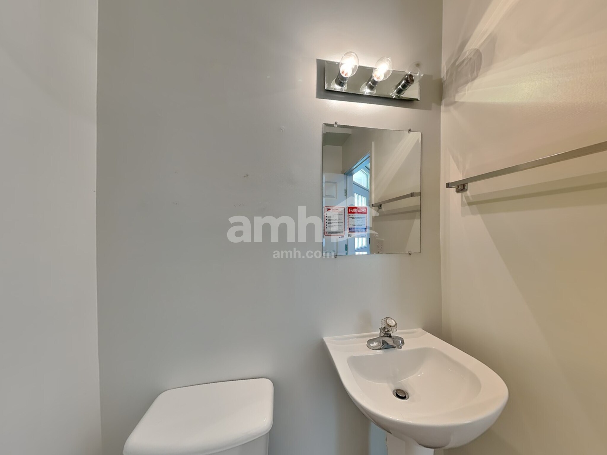 Building Photo - 2923 White Thorn Cir