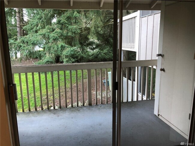 Building Photo - 17109 NE 45th St