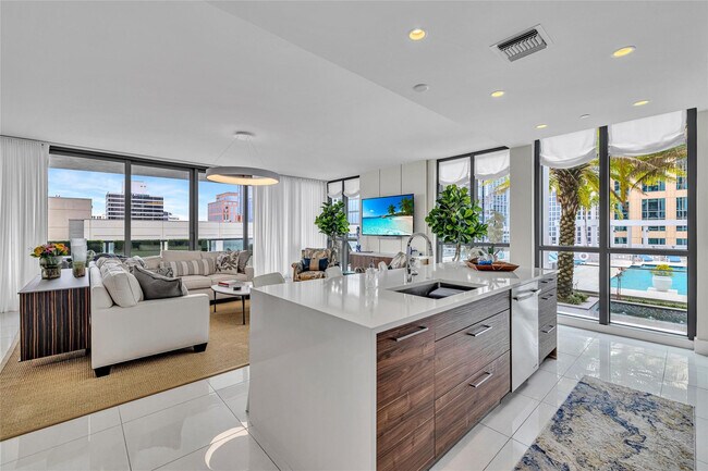 Building Photo - 100 E Las Olas Blvd