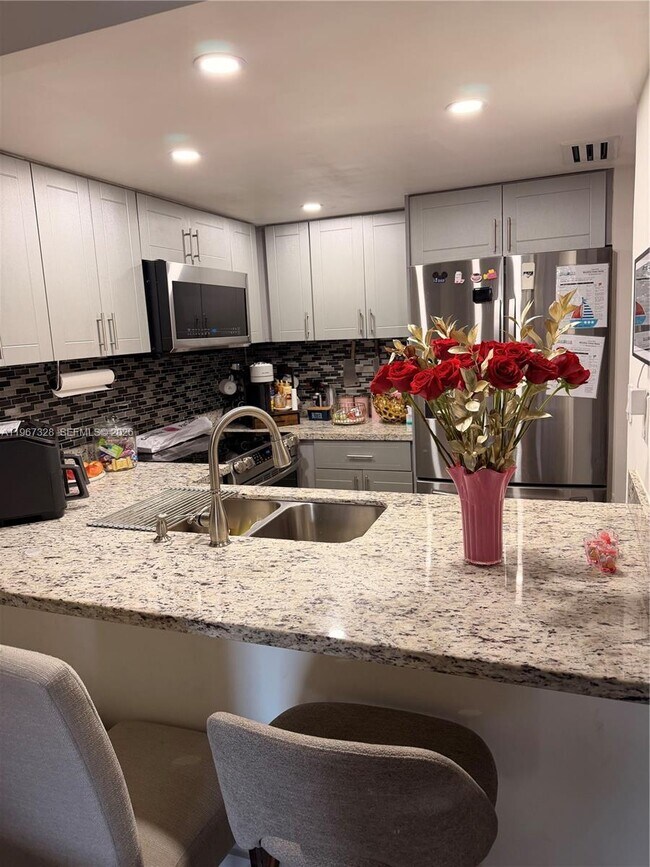 Building Photo - 1711 W 58th St