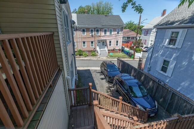 Building Photo - 17 Bonair St
