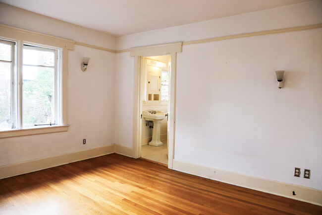 bedroom with door to bathroom - 3512 Pershing Ave