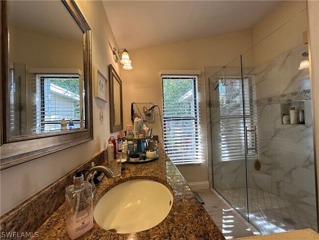 Building Photo - 1315 Naples Lake Dr