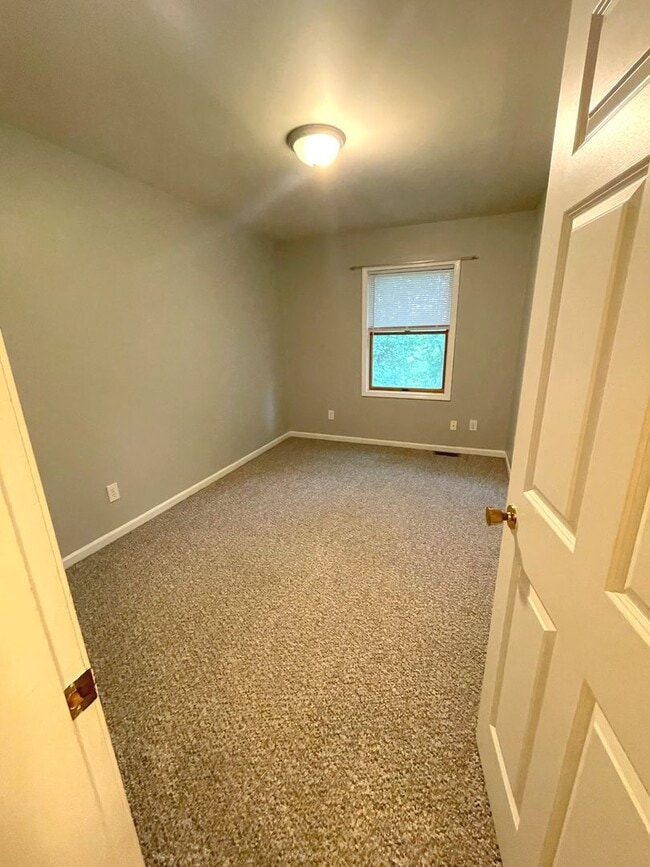 Building Photo - 230/232 Brookridge Rd.