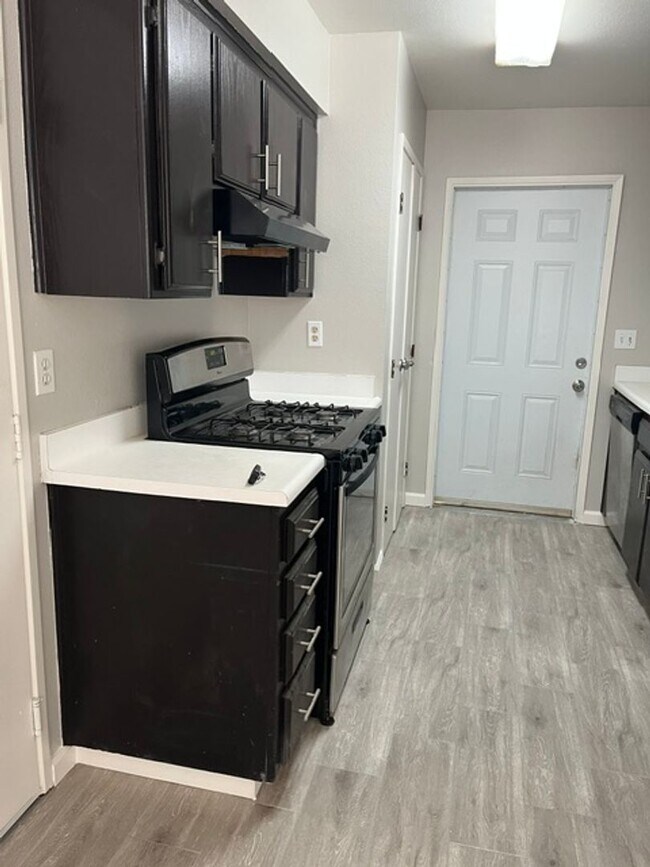 Building Photo - 3007 Brookside Dr