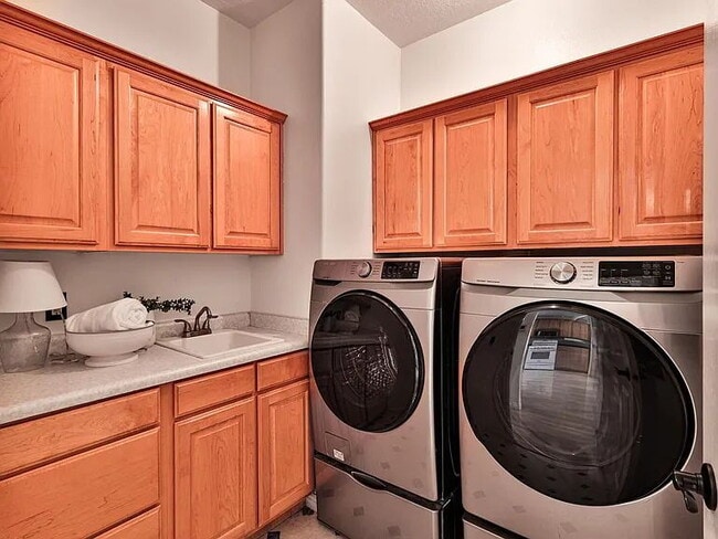 Building Photo - "Charming 4-Bed Oasis with Elegant Hardwoo...
