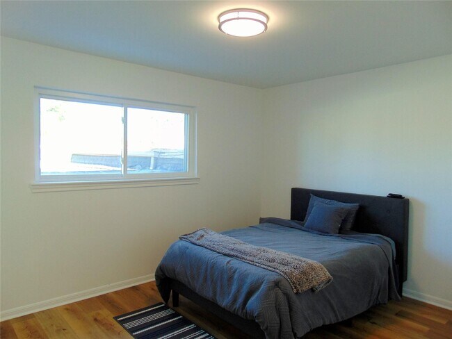 Building Photo - 2805 Cambridge Ln