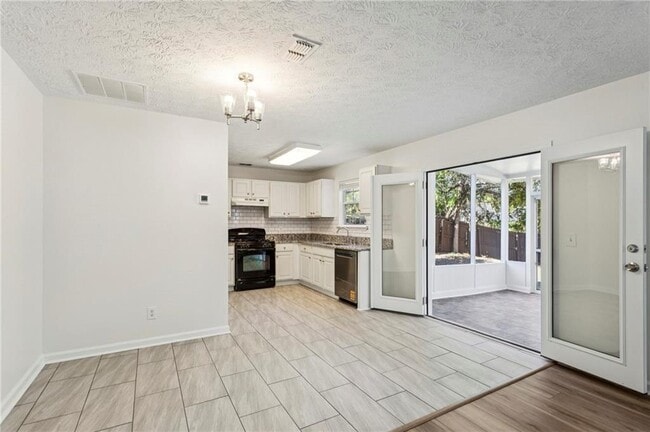 Building Photo - 300 Carrington Way