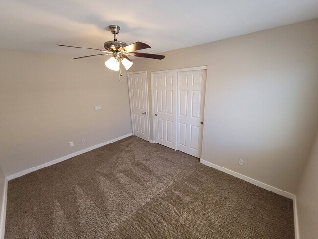 Building Photo - Immaculate 3 Bedroom Home in a Gated Commu...