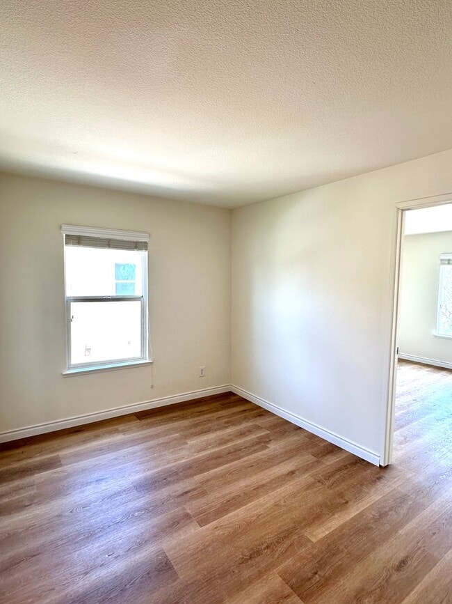 Building Photo - Spacious Family Oasis in the Heart of East...