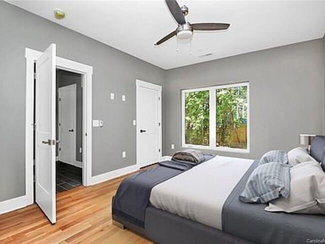 Building Photo - Located in the Smallwood Neighborhood only minutes to uptown Charlotte and all the major corridor...