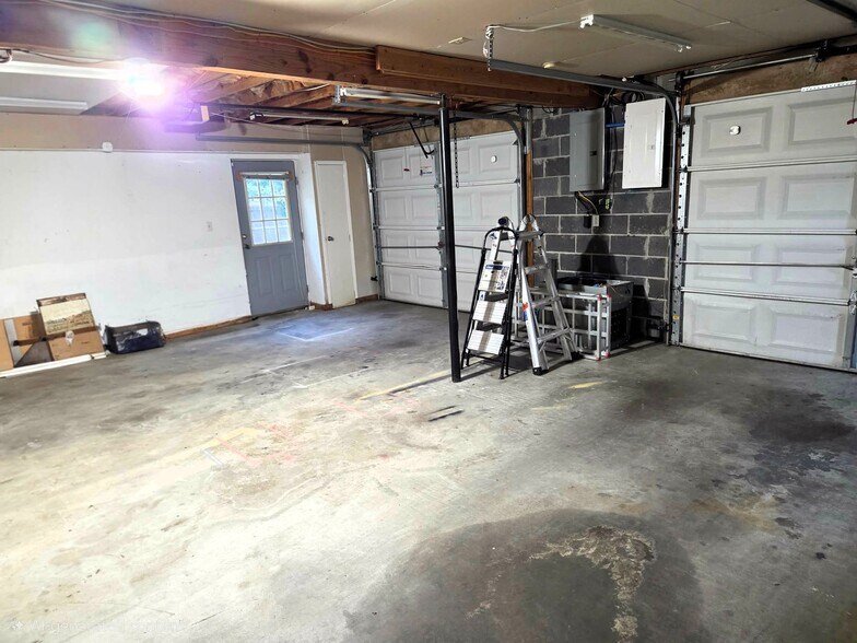 Building Photo - 273 River Valley Cir