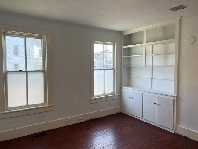 Building Photo - 717 N Road St
