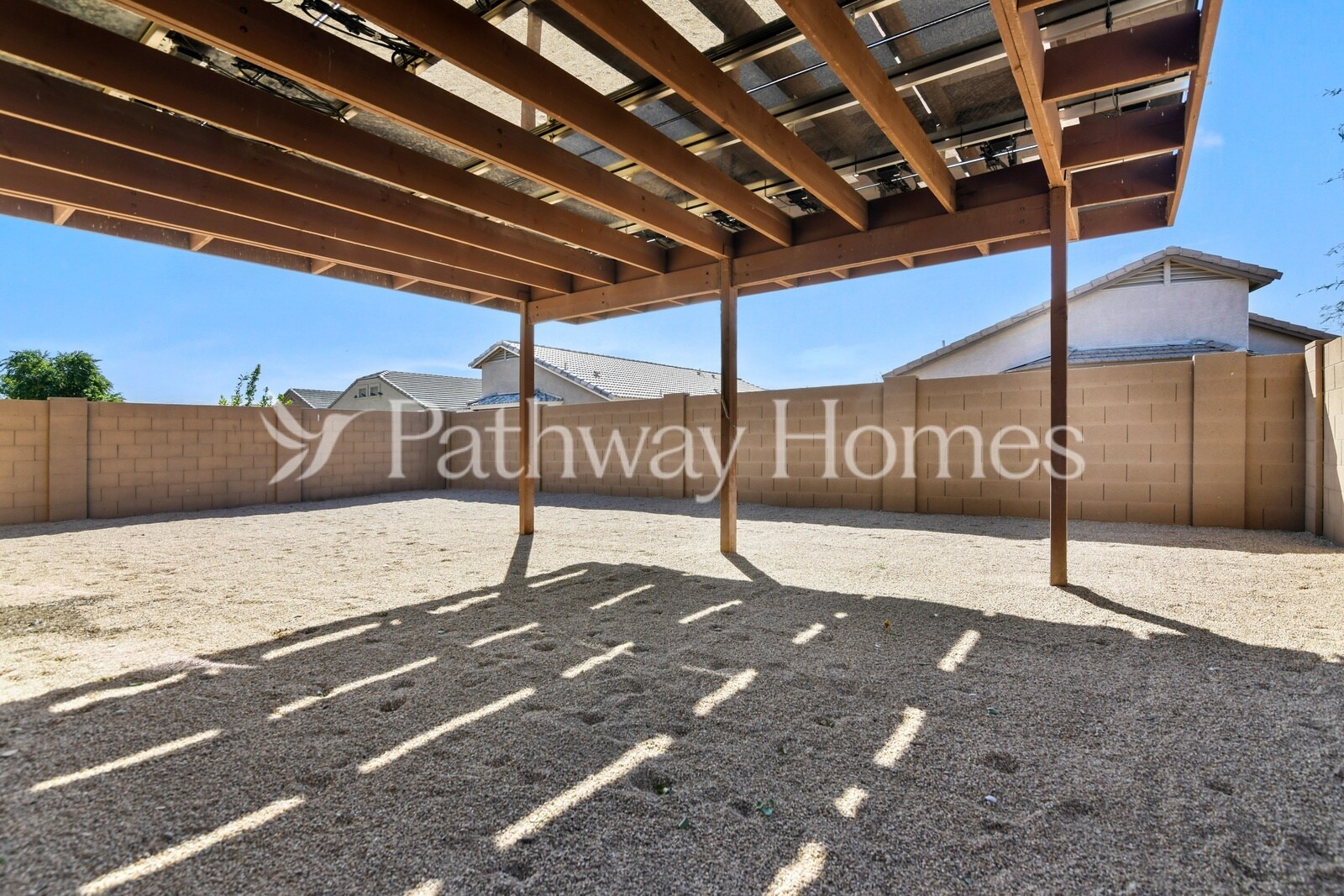 Building Photo - 2451 W Parkway Dr