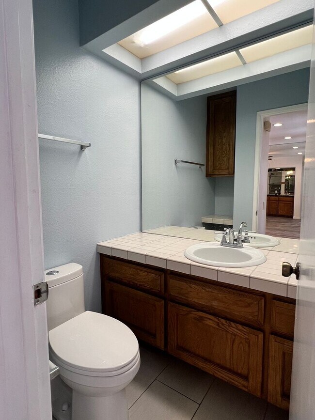 Building Photo - Spacious 2 Bedroom 2-1/2 Bathroom Townhome with 2-car garage in La Jolla near UCSD