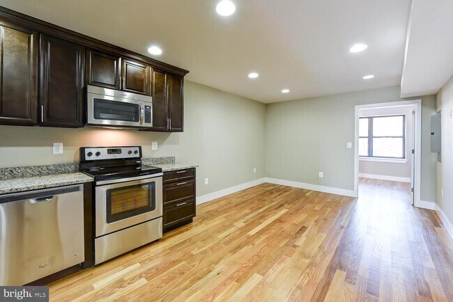 Building Photo - 2031 Benning Rd NE