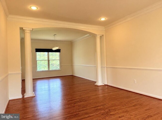 Building Photo - 43520 Lucketts Bridge Cir
